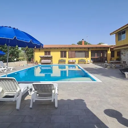 Dependance Con Piscina * Augusta