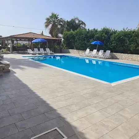 Dependance Con Piscina